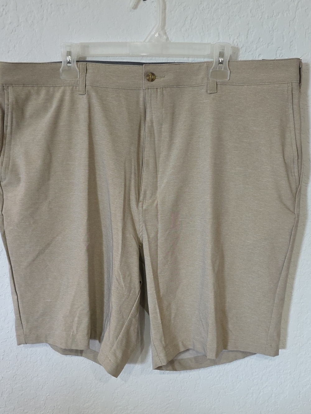Hogan Men's Flat Front Golf Shorts Light Khaki Size 44